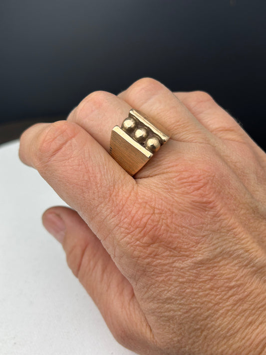 Three Dots Signet Ring